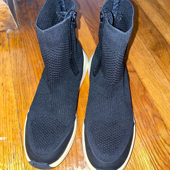 Zara stretchable boots. - Picture 2 of 7